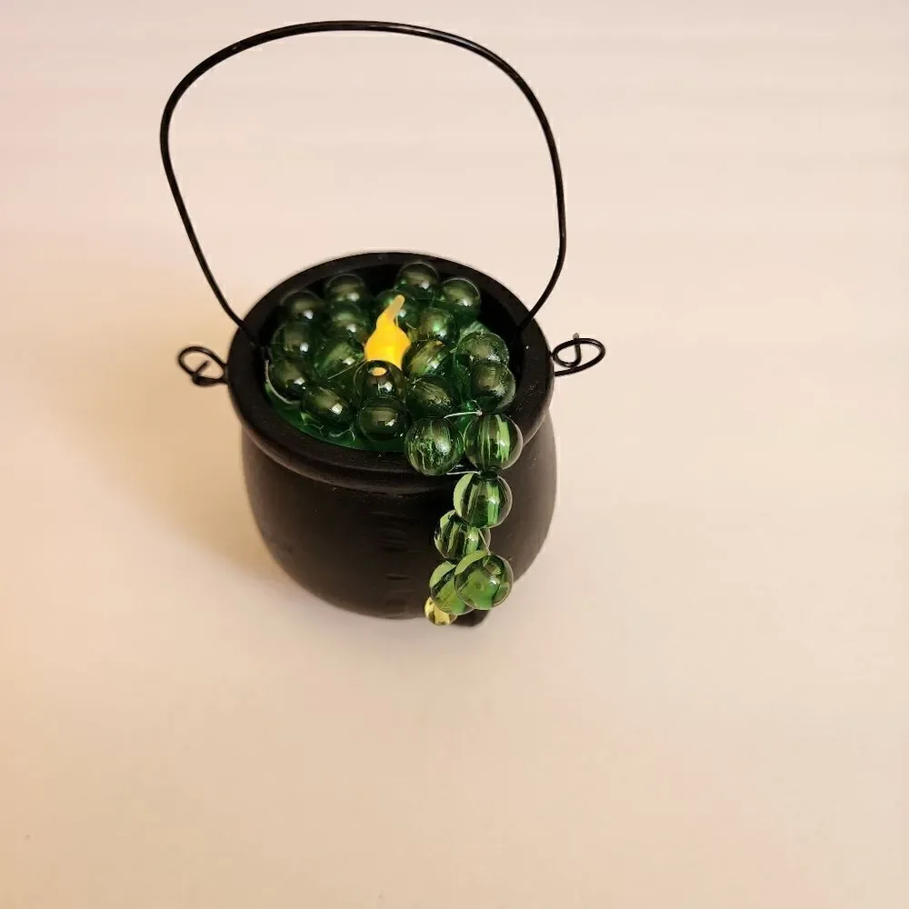 Halloween Wtitch and her Light Up Cauldron Figurenes